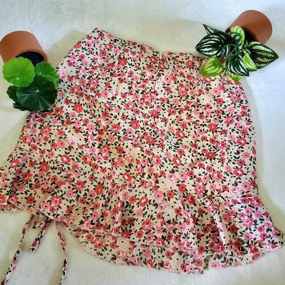 Ditsy Floral Ruched Drawstring Mini Skirt - Picture 4 of 7